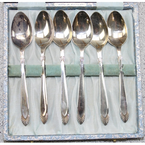 1060 - Qty of assorted silver plated and other cutlery, some boxed