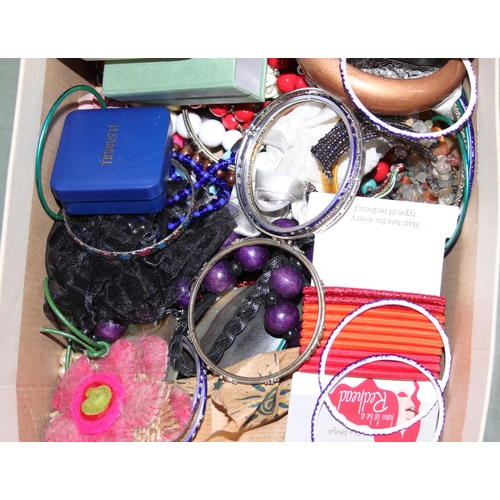 1195 - Box of assorted costume jewellery, approx 1.6kg gross