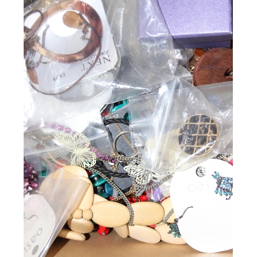 1197 - Box of assorted costume jewellery, approx 1.9kg gross