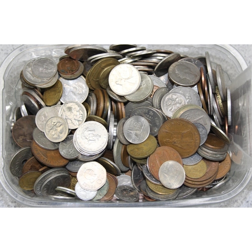 1215 - Large qty of assorted mixed world and UK coins and notes, approx 3.5kg gross