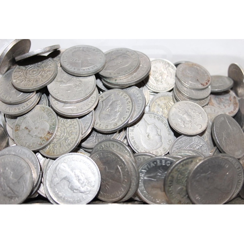 1247 - Large qty of assorted British coins, mainly sixpence to crowns, old 10p coins etc, approx 2.6kg gros... 