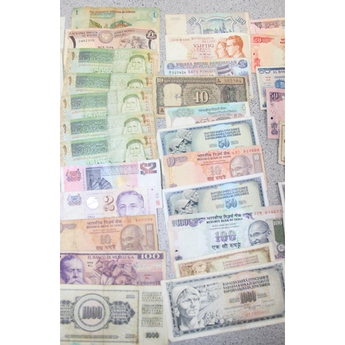 1270 - A large qty of assorted world banknotes