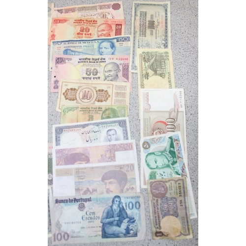 1270 - A large qty of assorted world banknotes