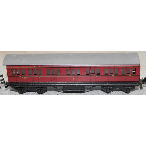 1575 - Qty of assorted OO gauge train items to inc 31829 locomotive and tender, TTR carriages etc, in vinta... 