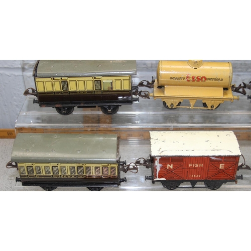 1576 - 2 boxes of assorted O gauge train items to inc Hornby 5500 GWR locomotive, various rolling stock and... 