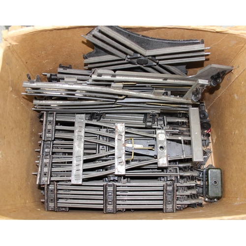 1576 - 2 boxes of assorted O gauge train items to inc Hornby 5500 GWR locomotive, various rolling stock and... 