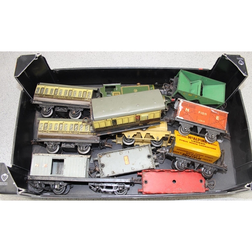 1576 - 2 boxes of assorted O gauge train items to inc Hornby 5500 GWR locomotive, various rolling stock and... 