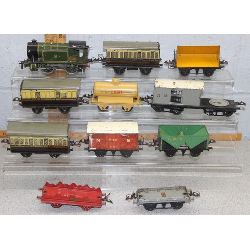 1576 - 2 boxes of assorted O gauge train items to inc Hornby 5500 GWR locomotive, various rolling stock and... 