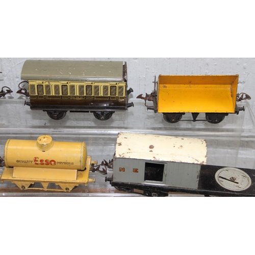 1576 - 2 boxes of assorted O gauge train items to inc Hornby 5500 GWR locomotive, various rolling stock and... 