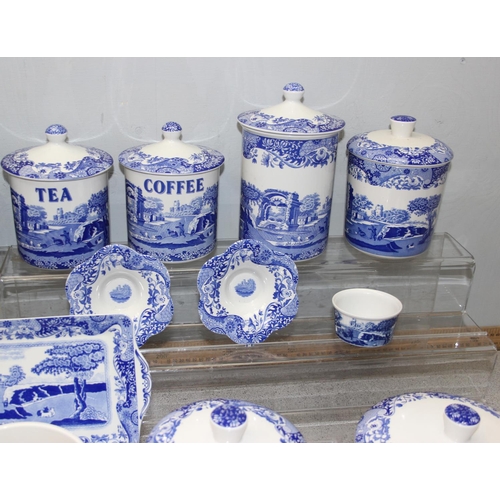 1699L - An extensive Spode blue & white Italian pattern dinner service with various jugs and lidded storage ... 