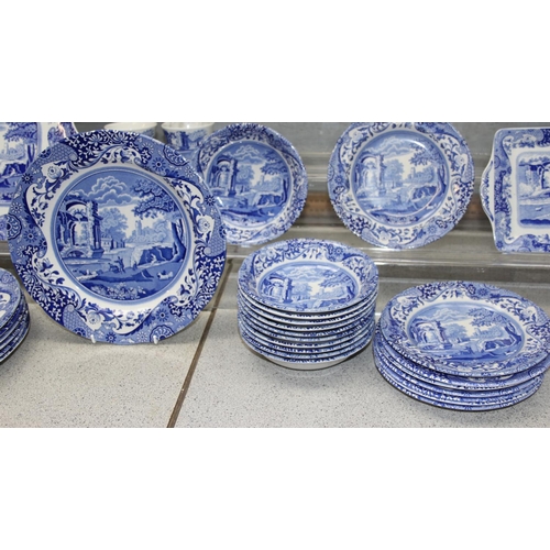 1699L - An extensive Spode blue & white Italian pattern dinner service with various jugs and lidded storage ... 