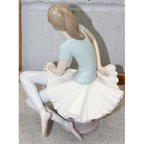 1859 - Lladro figurine of young seated ballerina