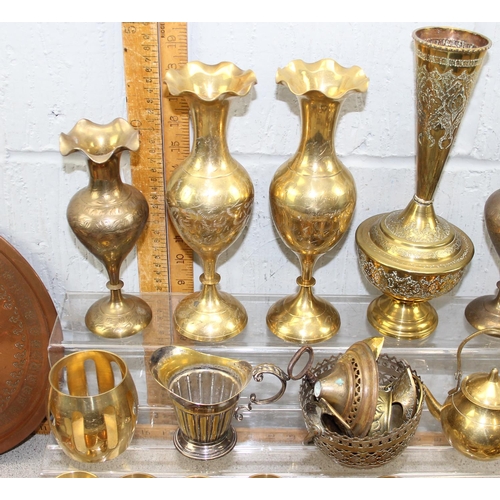 1866 - A large qty of assorted brass and other mixed metalware, approx 11kg gross