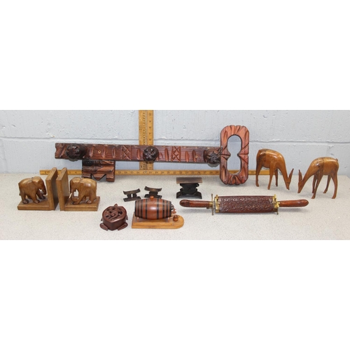 1867 - Qty of assorted woodenware to inc a large wooden key coatrack