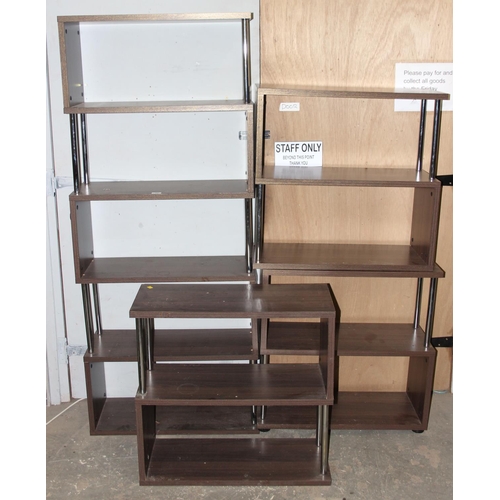 44 - 4 retro style display units with chrome supports