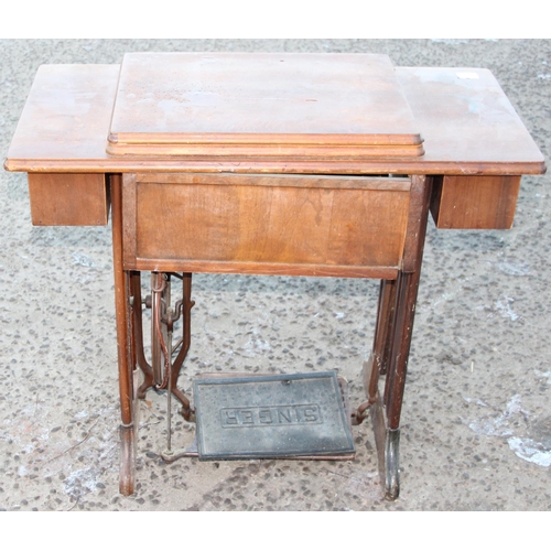 901 - Singer sewing machine table and accessories etc