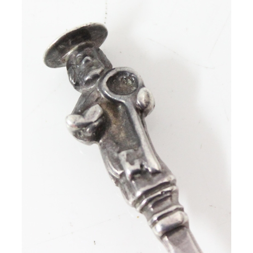 1077 - An 18th century silver apostle spoon depicting St Peter with key, marks rubbed but believed to be Lo... 