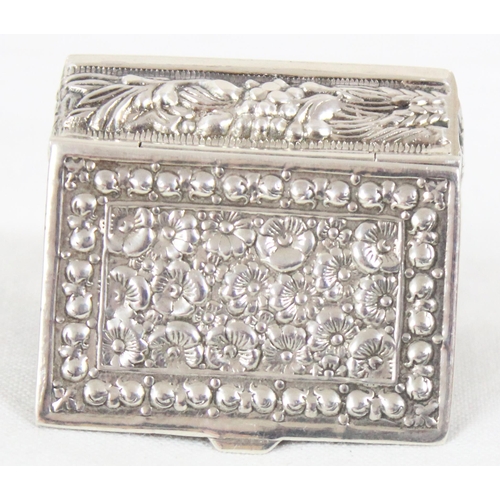 1095 - A small silver pill box with embossed floral decoration, marked 925 and XRF confirmed silver, approx... 