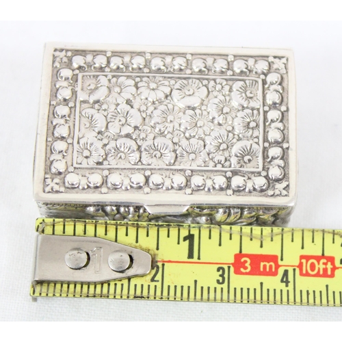 1095 - A small silver pill box with embossed floral decoration, marked 925 and XRF confirmed silver, approx... 