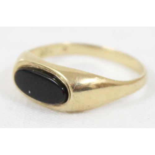 1199M - 9ct gold signet ring set with black onyx, approx size T, approx 2.07g gross