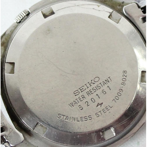 1355 - A vintage Seiko 7009-8028 automatic gents watch