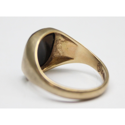 1199R - A 9ct gold gents signet ring set with plain black stone, London 1966, approx size S, approx 4.52g gr... 