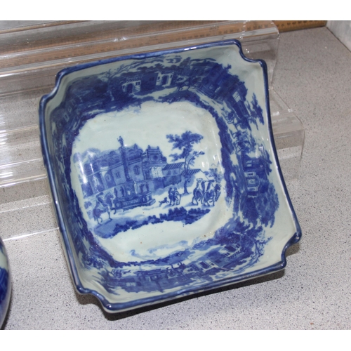 1699V - 11 pieces of Mason's type antique style blue and white ceramics to inc teapot, 2 cheese dishes, bowl... 