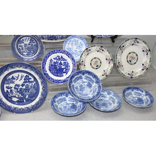 1889 - Qty of assorted blue & white ceramics to inc Willow Pattern & an unusual teapot marked Minton etc