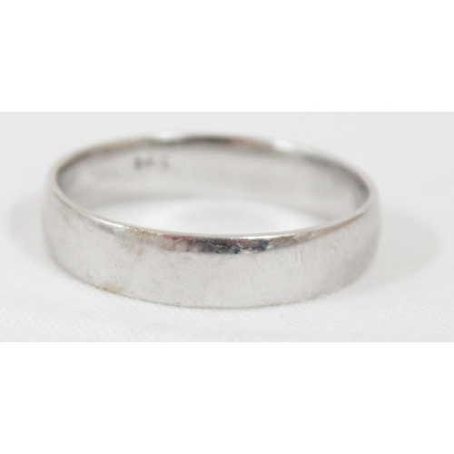 1199V - A large 14ct white gold wedding band ring, approx size Z+2, just marked 14c but XRF tested and confi... 