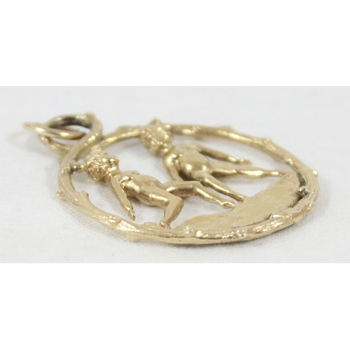 1199W - A large cast 9ct gold pendant depicting twins, marked for London 1979, approx 8.77g gross