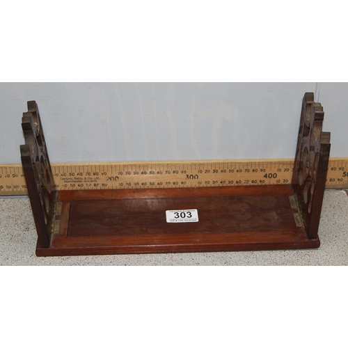 303 - A Victorian extending mahogany bookslide in the Gothic Revival style