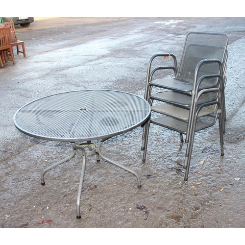 346 - A black metal bistro table and 4 chairs