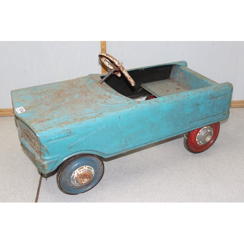 1574 - Vintage metal 1960's American style Cadillac pedal car, believed to be my M. Murray