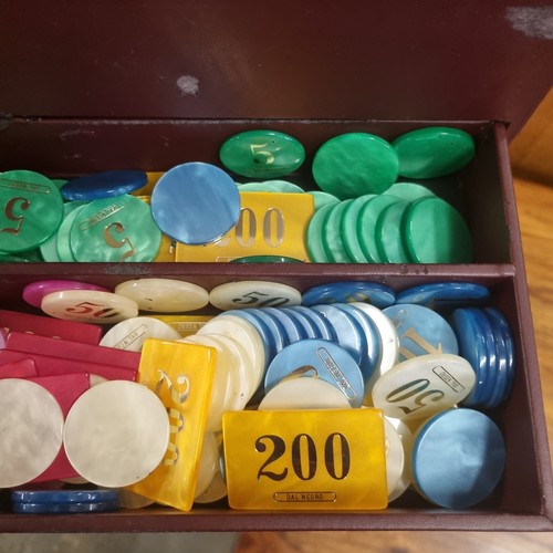 1500 - Del Negro roulette wheel in case with drawer full of playing chips etc and games cloth