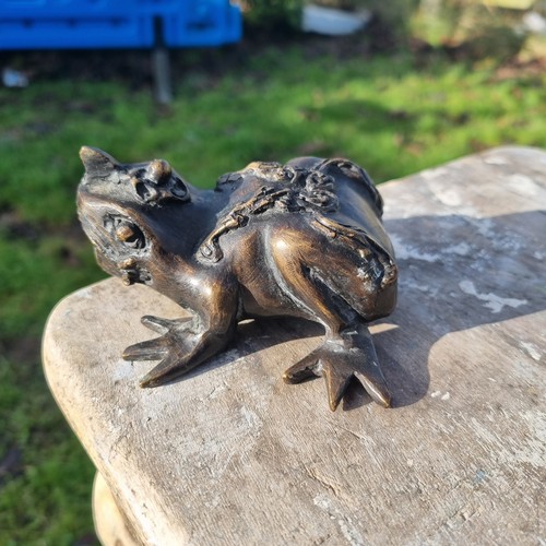 1653 - Hollow cast bronze Chinese toad