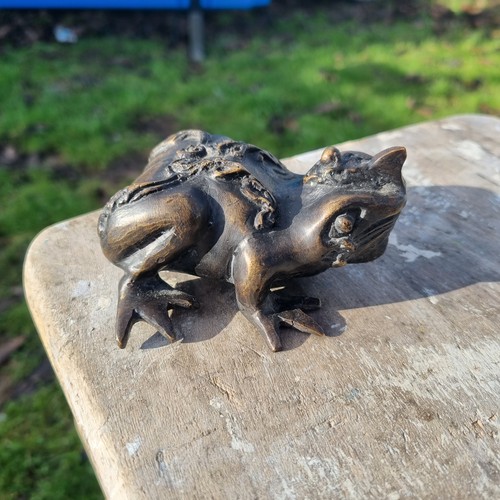 1653 - Hollow cast bronze Chinese toad