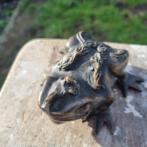 1653 - Hollow cast bronze Chinese toad