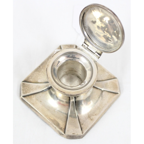 1009 - Silver inkwell with Stag head armorial crest, dated 1916, marked for Birmingham 1912 by S Blanckense... 