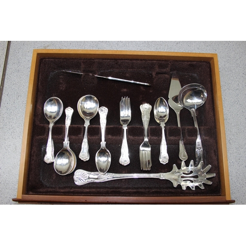 1018 - An impressive and extensive silver plated King's pattern canteen of cutlery in 4 drawer wooden chest... 