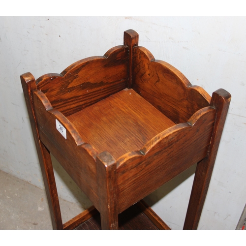 26 - An early 20th century oak jardinière or plant stand with splayed legs, approx 90cm tall & 31cm squar... 