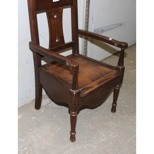 29 - A vintage wooden child's chair with turned legs