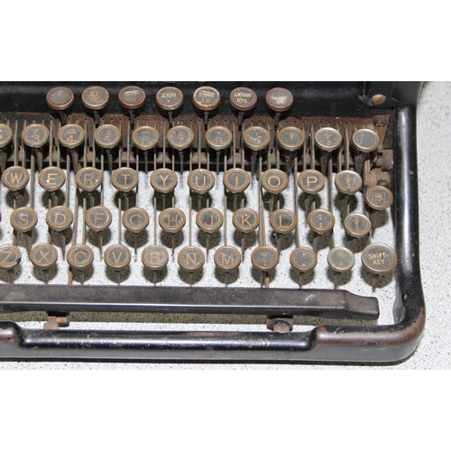 701 - An early 20th century Underwood Model 6-10 typewriter