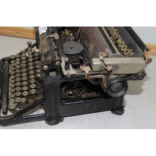 701 - An early 20th century Underwood Model 6-10 typewriter