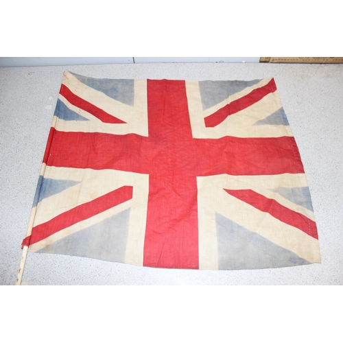 1440 - 8 assorted vintage flags, mainly British