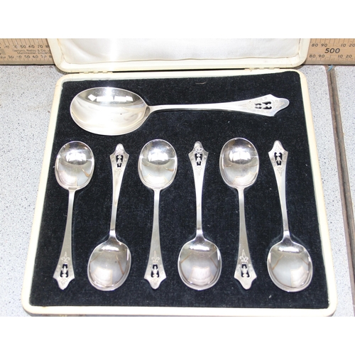 1052 - An impressive late 19th or early 20th century boxed set of silver plated dessert spoons with large s... 