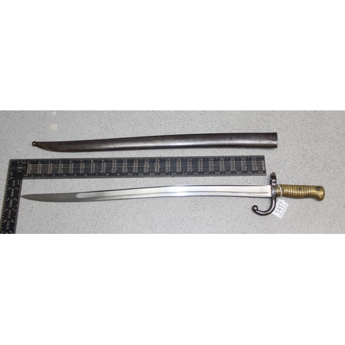 1417 - A 19th century French Chassepot bayonet with sheath, St Etienne dated 1868, approx 71cm long, matchi... 