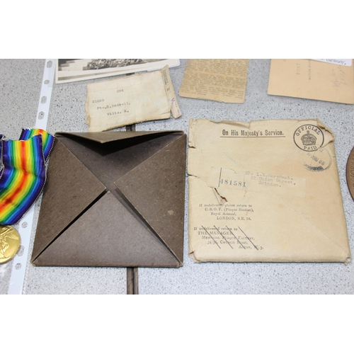 1426 - WW1 medal trio and death plaque to 21096 Pte  R. Bedwell Wiltshire Regiment, complete with a large q... 