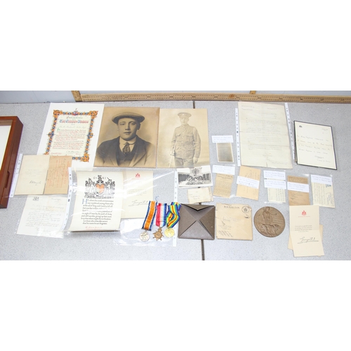 1426 - WW1 medal trio and death plaque to 21096 Pte  R. Bedwell Wiltshire Regiment, complete with a large q... 