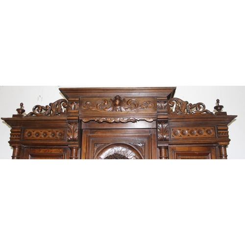 119 - A 19th Continental likely German hall cabinet of Danziger Schapp type, with profusely carved details... 