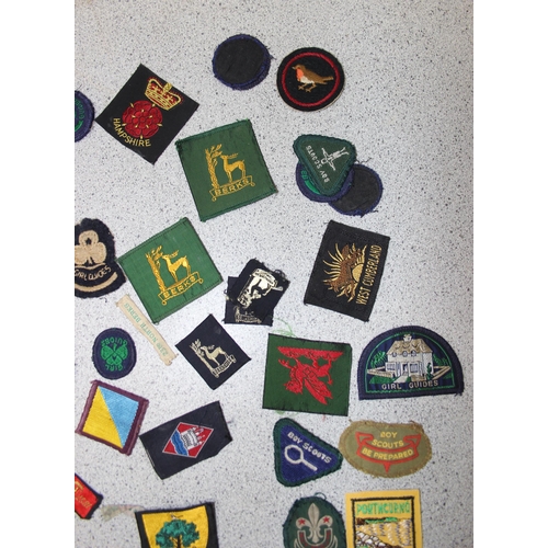 1413 - Qty of assorted vintage Scouts related items to inc belts, badges, patches & Berets etc